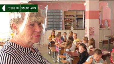 60 учнів замість 150 харчуються в шкільній їдальні в Ужгороді під час карантину 60 учнів замість 150 харчуються в шкільній їдальні в Ужгороді під час карантину