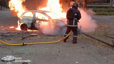 Вогнеборці гасять пожежу внаслідок атаки FPV-дрона у Слов'янську 24 вересня 2026 року