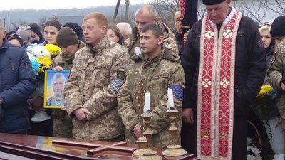 "Не вагаючись став на захист України": на Тернопільщині попрощалися з бійцем