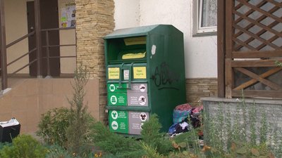Черкащани просять прибрати з вулиць контейнери для одягу