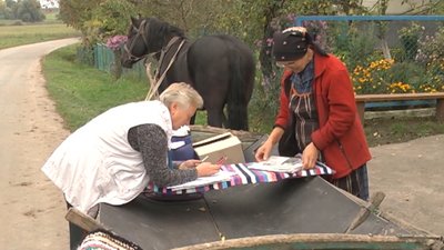 Розвозить пенсію на підводі. Листоноша Ольга Хомик. СУСПІЛЬНЕ | ЛЮДИ