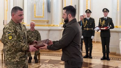 Зеленський вручив командувачу військ ОК «Північ» Ніколюку «Золоту Зірку» Героя України