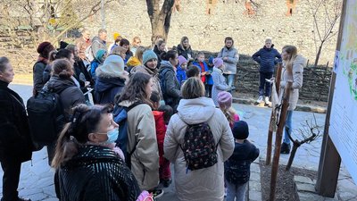 В Ужгороді провели екскурсію-квест для дітей вимушених переселенців В Ужгороді провели екскурсію-квест для дітей вимушених переселенців