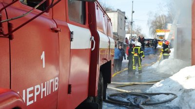 У Чернігові стався вибух у гаражі: двоє людей травмовані У Чернігові стався вибух у гаражі: двоє людей травмовані
