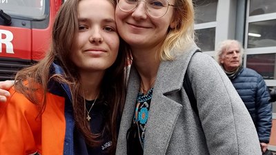Як дружба дівчат допомогла хмельницьким рятувальникам отримати сучасний автомобіль з Німеччини