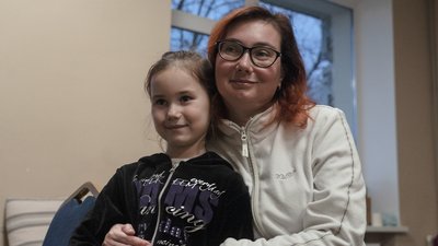 “Якщо ти чуєш гул літака, значить, впаде дві чи три бомби” — історія сім’ї із Маріуполя “Якщо ти чуєш гул літака, значить, впаде дві чи три бомби” — історія сім’ї із Маріуполя