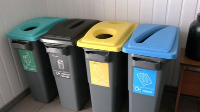 У трьох установах в Луцьку встановили контейнери для сміття. Як реагують чиновники У трьох установах в Луцьку встановили контейнери для сміття. Як реагують чиновники