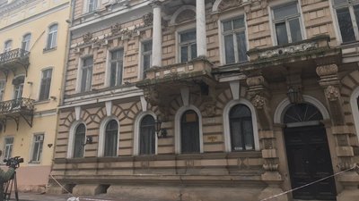 В Одесі обвалився карниз пам'ятника архітектури: мерія звернулася до Мінкульту В Одесі обвалився карниз пам'ятника архітектури: мерія звернулася до Мінкульту