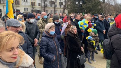 Тернополяни поклали квіти до пам’ятника Тарасу Шевченку Тернополяни поклали квіти до пам’ятника Тарасу Шевченку