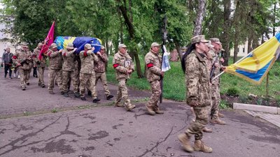 У Сумах поховали захисників Андрія Пальчуна та Олексія Рябеннка У Сумах поховали захисників Андрія Пальчуна та Олексія Рябеннка