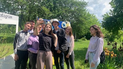 Молодь Тернопільщини долучилася до придбання автомобіля для бійця ЗСУ
