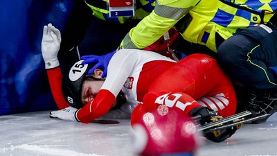 Ковзанярка з Польщі Каміла Селлієр на льоду з порізом лезом