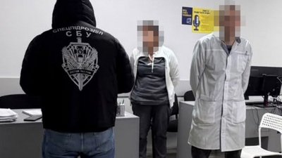 підозрюваний в отриманні хабаря лікар