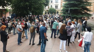 У Чернівцях підприємці пікетують облдержадміністрацію: вимагають відкрити ресторани