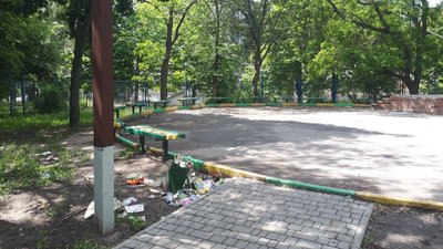 У Кропивницькому сквер “Покровський” заповнений сміттям У Кропивницькому сквер “Покровський” заповнений сміттям