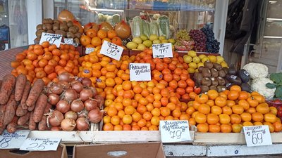 фрукти, свято, ціна, гроші, попит, ринок, базар, купують, продавці
