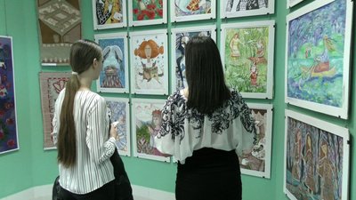 "З українською душею". У Херсоні відкрилась виставка дитячих малюнків та експонатів "З українською душею". У Херсоні відкрилась виставка дитячих малюнків та експонатів