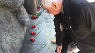 Під звуки сирен тривоги: у Черкасах відзначили День пам'яті та примирення вшануванням захисників України