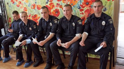 У Дніпрі майбутні правоохоронці здали кров для дітей, які перенесли операції