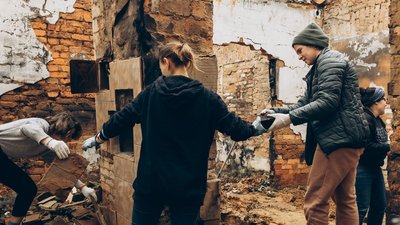 Як чернівчанка допомагає відновлювати зруйновані будинки на деокупованих територіях Як чернівчанка допомагає відновлювати зруйновані будинки на деокупованих територіях