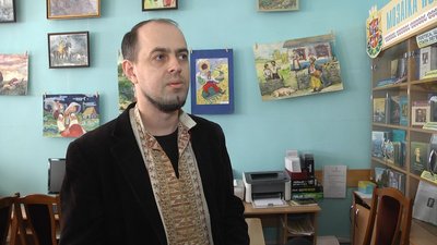 У Житомирській бібліотеці підліткам розповіли про життя їхніх ровесників у 90-х роках У Житомирській бібліотеці підліткам розповіли про життя їхніх ровесників у 90-х роках