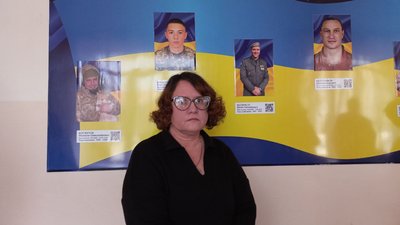 У ліцеї в Житомирі відкрили куточок пам'яті колишніх учнів, які загинули у війні за Україну У ліцеї в Житомирі відкрили куточок пам'яті колишніх учнів, які загинули у війні за Україну