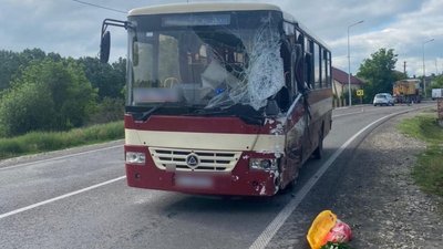 На автодорозі Доманове-Тереблече на Тернопільщині через аварію ускладнено рух На автодорозі Доманове-Тереблече на Тернопільщині через аварію ускладнено рух