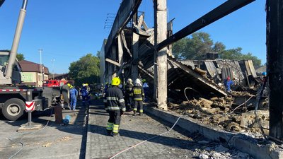 Під час розбирання завалів ТЦ у Кременчуці травмувалися рятувальники