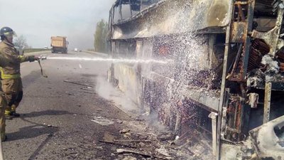 На трасі Київ-Одеса спалахнув автобус: пасажири встигли вибігти із салону На трасі Київ-Одеса спалахнув автобус: пасажири встигли вибігти із салону