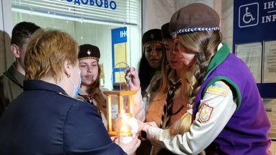 У Житомир прибув Вифлеємський вогонь миру У Житомир прибув Вифлеємський вогонь миру