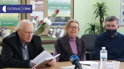"Ластівкою між вітрами". У Сумах презентували книгу поета Юрія Назаренка