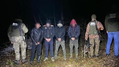 На Закарпатті затримали сімох чоловіків, які через гори та поля намагалися потрапити до Словаччини