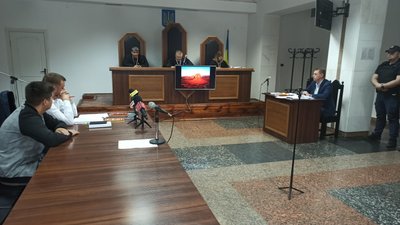 Суд відхилив клопотання прокурора та адвоката і лишив житомирського волонтера Артура Волинця під домашнім арештом
