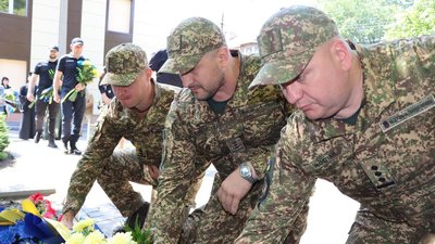 У Запоріжжі вшанували пам'ять жертв політичних репресій часів СРСР У Запоріжжі вшанували пам'ять жертв політичних репресій часів СРСР