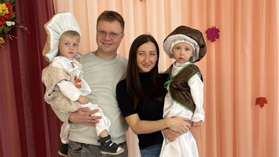 Роман та Григорій ходять в одну групу у дитячому садочку Роман та Григорій ходять в одну групу у дитячому садочку