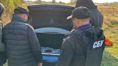 На Закарпатті організатору переправлення військовозобов'язаних чоловіків через кордон повідомили про підозру На Закарпатті організатору переправлення військовозобов'язаних чоловіків через кордон повідомили про підозру