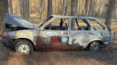 Знищений цивільний автомобіль: російські війська атакували Семенівку