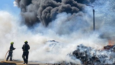 Біля Рівного сталась пожежа на території сміттєпереробного заводу