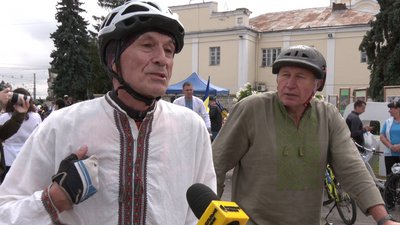 12 кілометрів подолали учасники велопробігу у вишиванках у Луцьку 12 кілометрів подолали учасники велопробігу у вишиванках у Луцьку