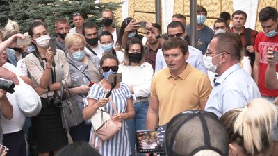 Франківські підприємці провели мирну акцію біля обласного управління поліції Франківські підприємці провели мирну акцію біля обласного управління поліції