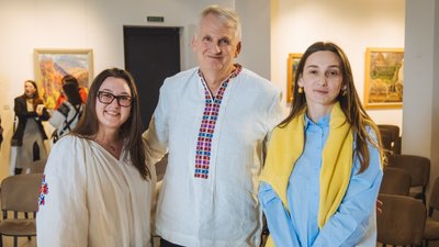 Закарпатська вишиванка Тімоті Снайдеру
