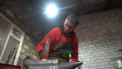 "У цієї професії нема меж". Коваль з Мелітополя перетворив ремесло на мистецтво