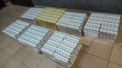 На Закарпатті на кордоні з Румунією прикордонники виявили 3500 пачок сигарет На Закарпатті на кордоні з Румунією прикордонники виявили 3500 пачок сигарет