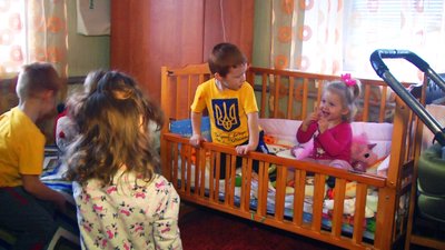 "Віддали усі свої кімнати", — родина з Вінниччини прихистила переселенців із сімома дітьми "Віддали усі свої кімнати", — родина з Вінниччини прихистила переселенців із сімома дітьми