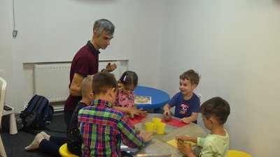 кворнінг для матусь перекваліфікував роботу для переселенців кворнінг для матусь перекваліфікував роботу для переселенців