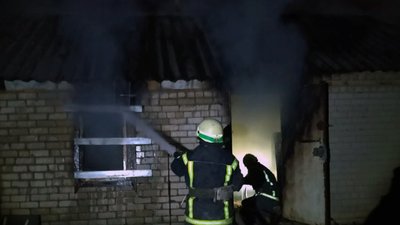 На Дніпропетровщині через пожежу чоловік отримав опіки голови та обличчя