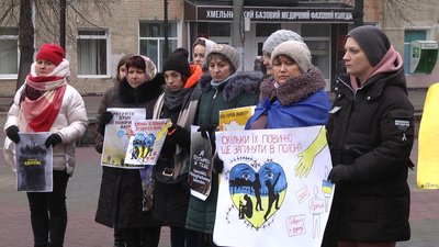 "Поверніть героїв додому": безстрокова акція вкотре пройшла у Хмельницькому
