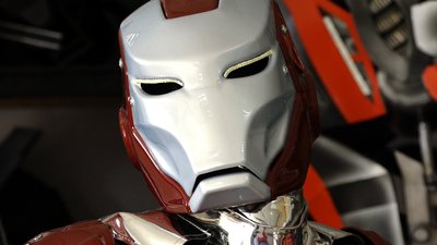У Івано-Франківську переселенці з Донбасу створюють костюми трансформерів У Івано-Франківську переселенці з Донбасу створюють костюми трансформерів