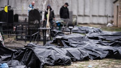 Ексгумація у Бучі: біля братської могили патріарх Філарет відправив панахиду за загиблими Ексгумація у Бучі: біля братської могили патріарх Філарет відправив панахиду за загиблими