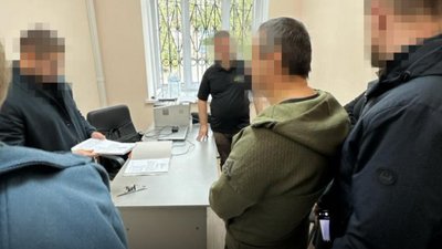 Детективи та прокурори вручають підозру депутату Одеської облради, 2023 рік